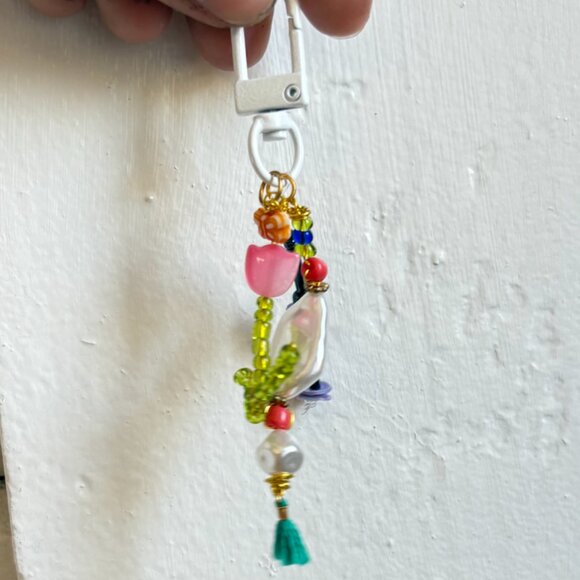 Handmade Floral Beaded Keychain - Picture 4 of 4